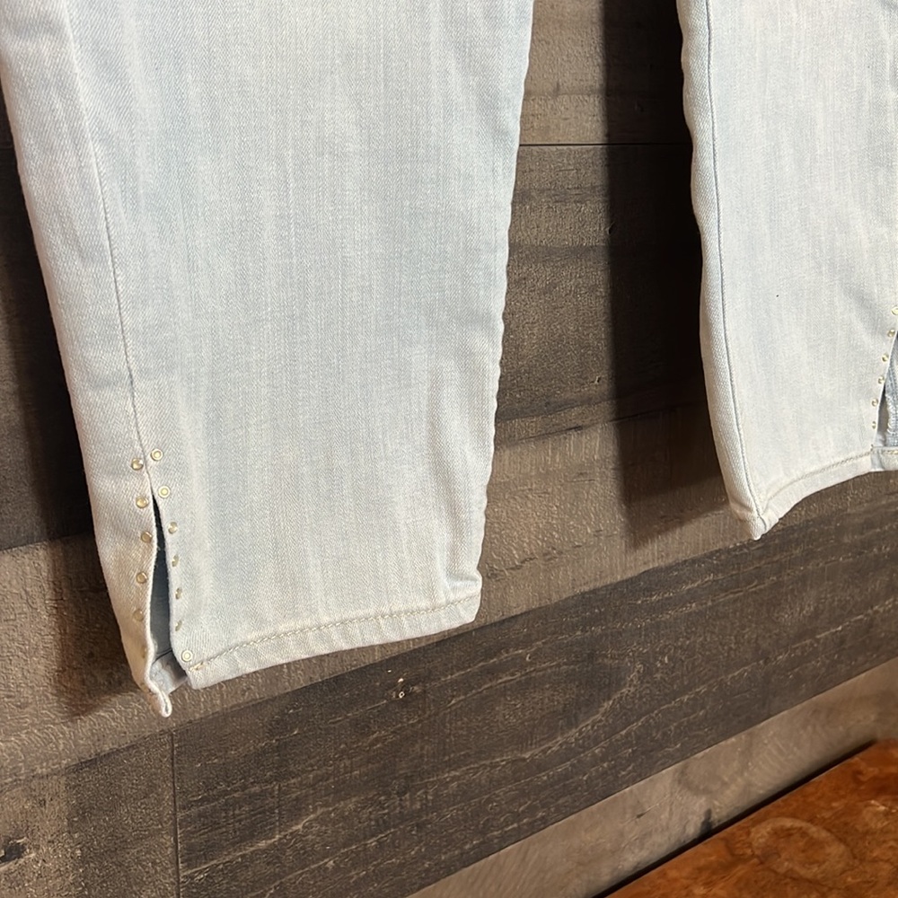 Light Blue Levi Classic Crop Jeans - Picture 3 of 8